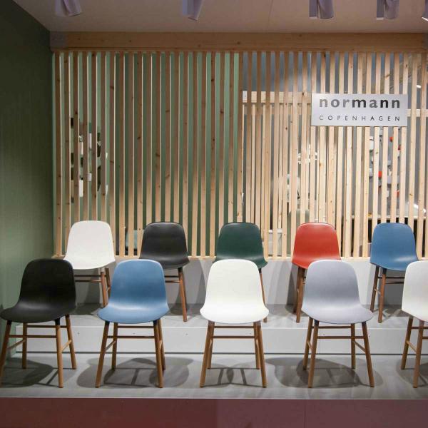 Normann Copenhagen "Form" Stuhl | Design: Simon Legald, 2014 Normann Copenhagen Form Stuhl