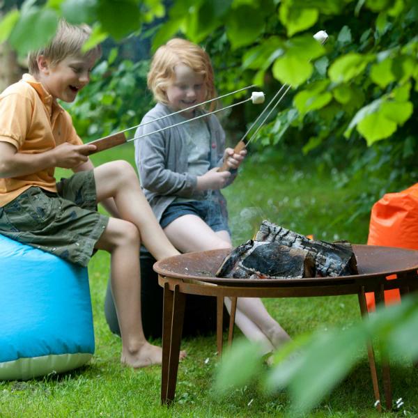 Gemütliche Stunden im Freien mit echtem Feuer Gemütliche Stunden im Freien mit echtem Feuer