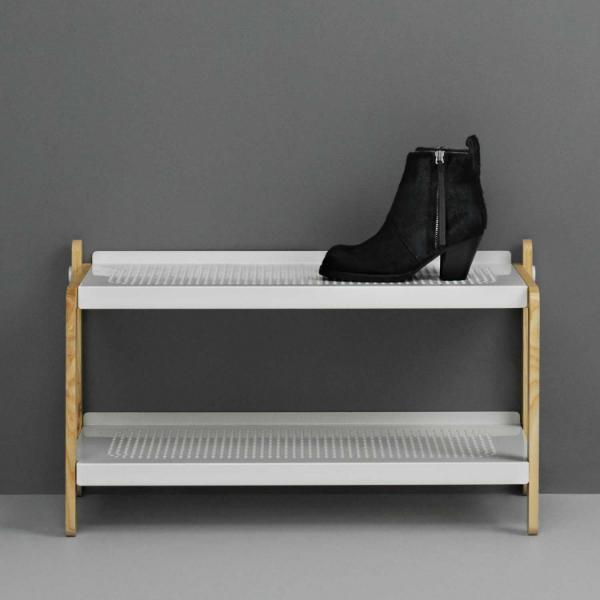 Normann Copenhagen "Sko" Schuhregal | Material: Eiche, Stahl normann-copenhagen-sko-schuhregal-eiche-stahl