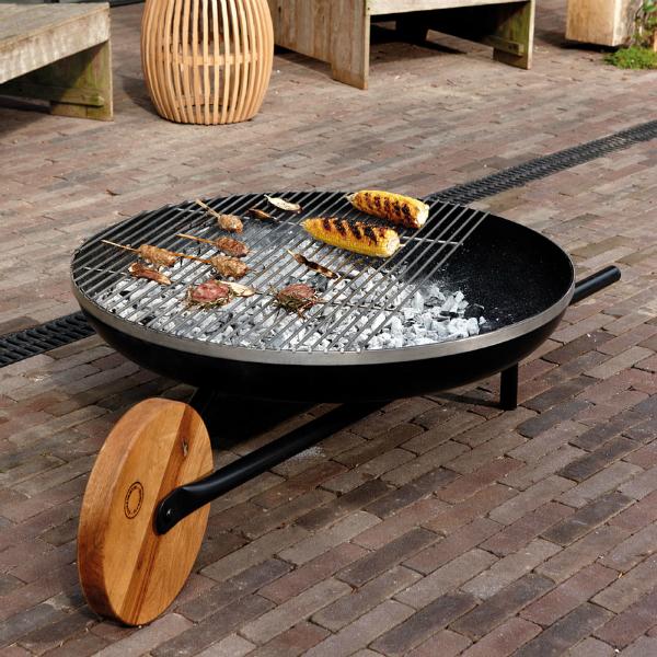 Konstantin Slawinski Barrow | Feuerstelle im Garten Konstantin Slawinski Barrow Feuerstelle im Garten