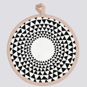 Topflappen von ferm Living: Triangle Topflappen von ferm Living Triangle