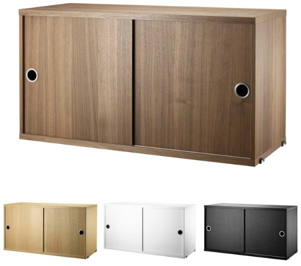 Schrank mit Schiebetüren des String Regalsystems Schrank mit Schiebetueren des String Regalsystem