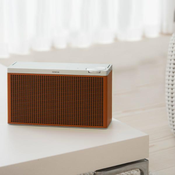 Geneva Touring M | Tragbarer Bluetooth HiFi Lautsprecher Geneva Touring M Tragbarer Bluetooth HiFi Lautsprecher