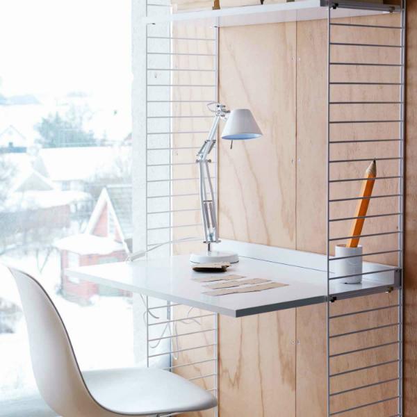 Arbeitsplatte / Schreibtisch zum Regalsystem von String | Design: Nisse Strinning string-arbeitsplatte