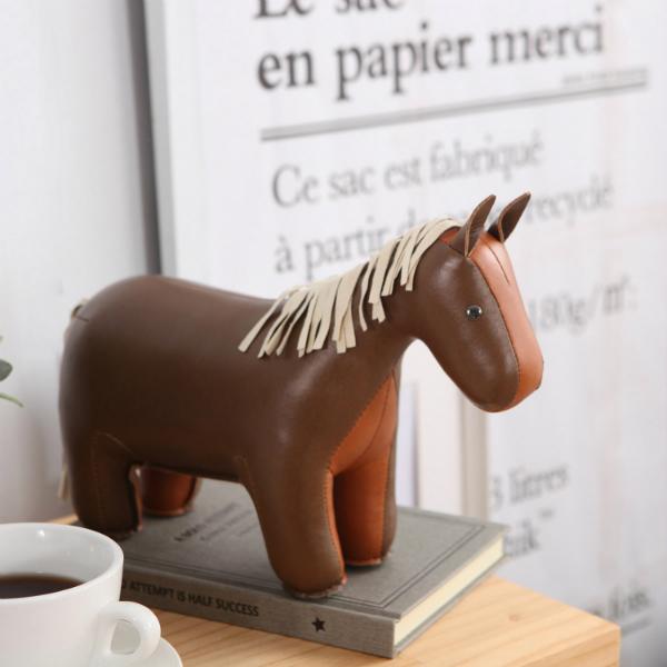 Buchstütze: Pferd von Züny zueny-buchstuetze-pferd