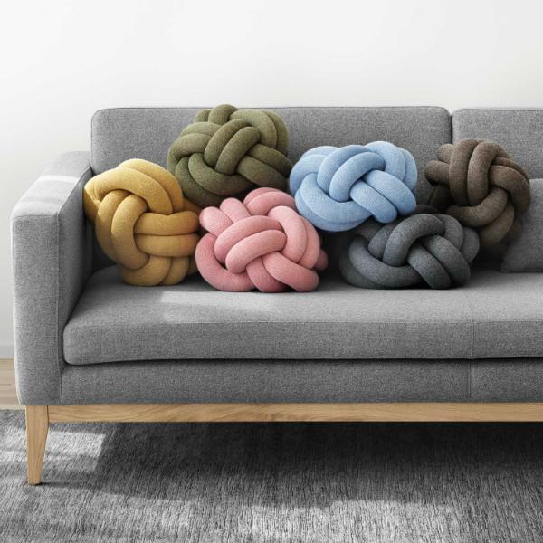 Knot Kissen von Design House Stockholm | Design: Ragnheiður Ösp Sigurðardóttir design-house-stockholm-knot-kissen