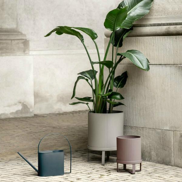 Blumentopf Bau Pot von ferm Living | Material: galvanisiertes und pulverbeschichtetes Stahl ferm-living-bau-pot