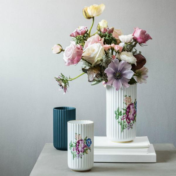 Vase aus Porzellan von Lyngby Porcelæn lyngby-porzellan-vase-mit-blumendekoration