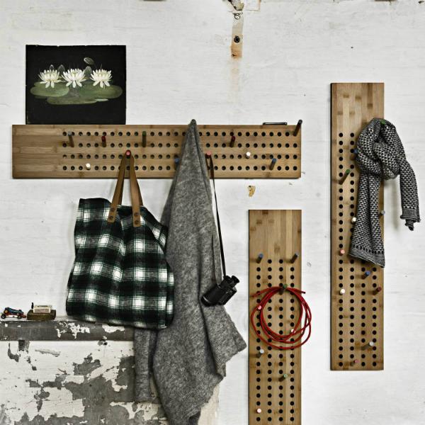 Garderobe Scoreboard aus Bambus von We Do Wood | horizontal | Design: Sebastian Jorgensen we-do-wood-scoreboard-garderobe-horizontal