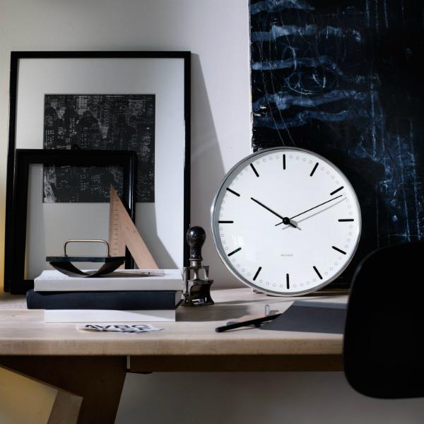 arne-jacobsen-city-hall-wanduhr