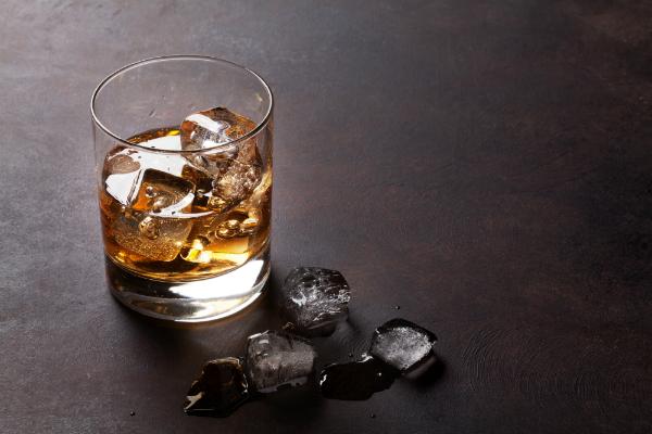 Whisky mit Eis Whisky mit Eis
