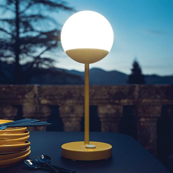 Mooon! Akku Leuchte von Fermob | 2 Lichttemperaturen: Warmes Weiß (4000 °K) und kaltes Weiß (6000 °K) fermob-moon-lampe