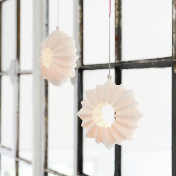 Hängender Teelichthalter "Stella" in Sternform | Design: Thora Finnsdottir kaehler-stella-haengender-teelichthalter