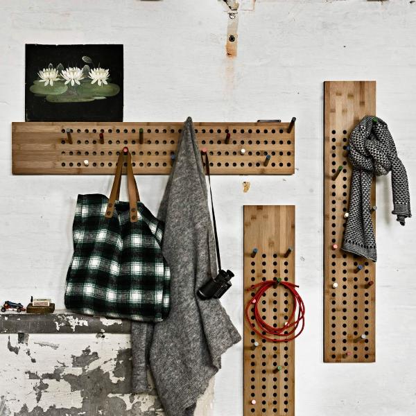 Scoreboard Garderobe vertikal aus Bambus von We Do Wood | Design: Sebastian Jorgensen we-do-wood-scoreboard-garderobe-vertikal
