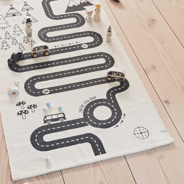 OYOY – Adventure Kinderspielteppich | Teppich für das Kinderzimmer | Design: OYOY oyoy-adventure-spielteppich
