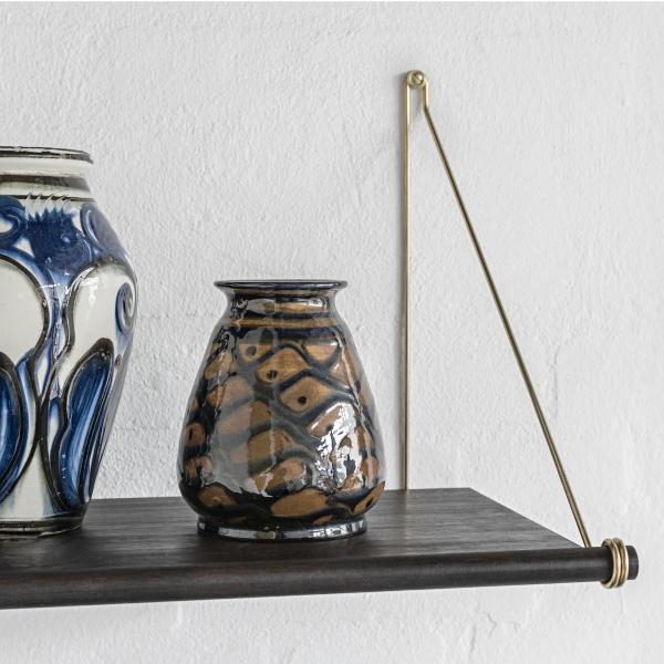 We Do Wood - Loop Shelf Regal aus Bambus | Design: Sebastian Jorgensen we-do-wood-loop-shelf-regal-dunkel