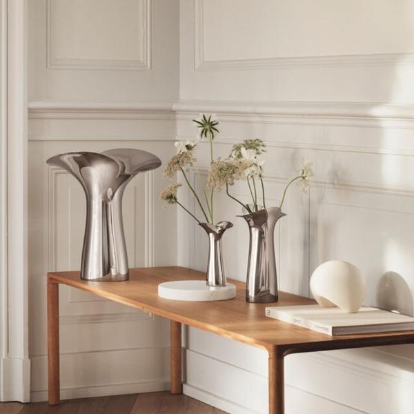 Georg Jensen - BLOOM Botanica Vase | Edelstahl Blumenvase | Design: Helle Damkjaer georg-jensen-bloom-botanica-vase