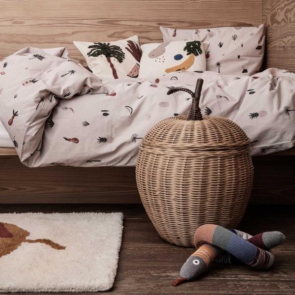 ferm LIVING – Aufbewahrungskorb geflochten | in Apfel / Birnen Form | Design: ferm Living ferm-living-braided-storage-apple-kinderzimmer_58698