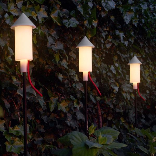 Einmal gezündet, leuchtet die Prêt a Racket 6 Stunden in Ihrem Garten fatboy-pret-a-racket-outdoor-lampe-solarlampen-fuer-den-garten