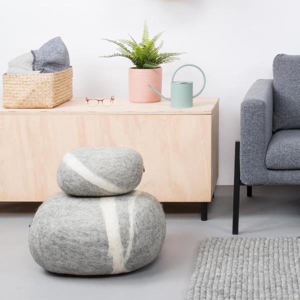 myfelt-kieselsteinkissen-carl-moderne-wohnzimmerdeko