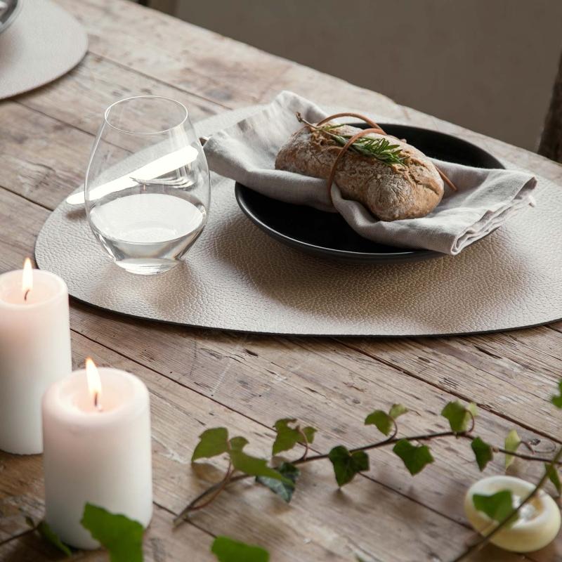 LIND DNA – TABLE MAT Curve Hippo | Tischset in einer organischen Form | Design: LIND DNA lind-dna-table-mat-curve-hippo