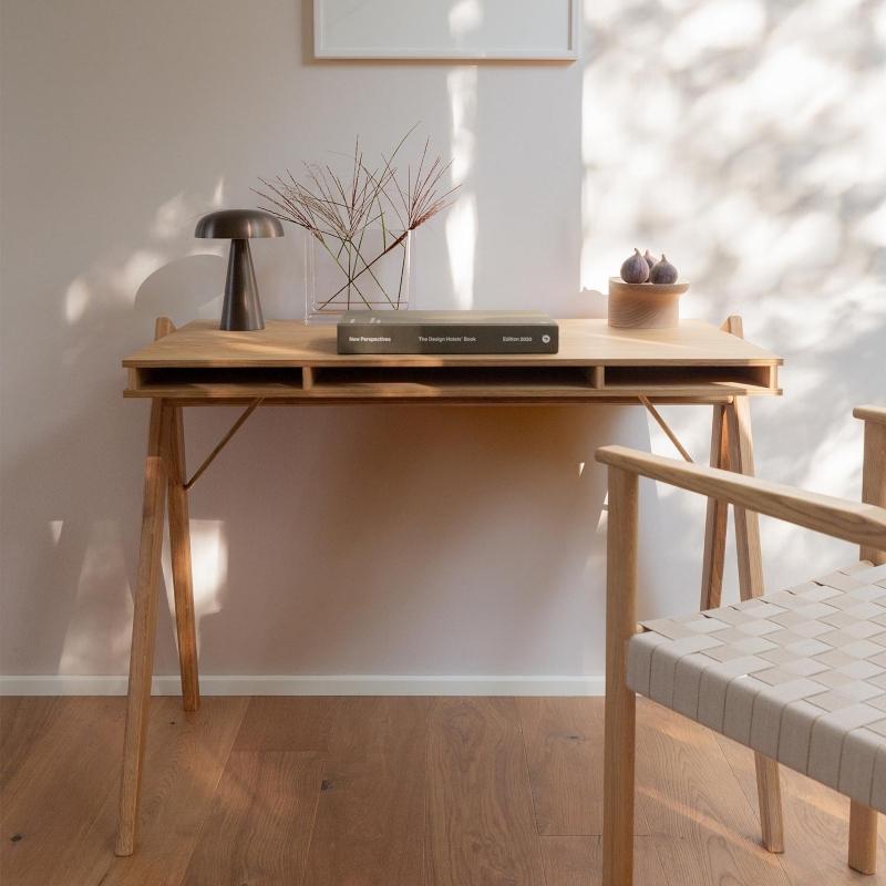 We Do Wood – Field Desk Schreibtisch | aus Eichenholz | Design: Sebastian Jorgensen we-do-wood-field-desk-schreibtisch-eiche