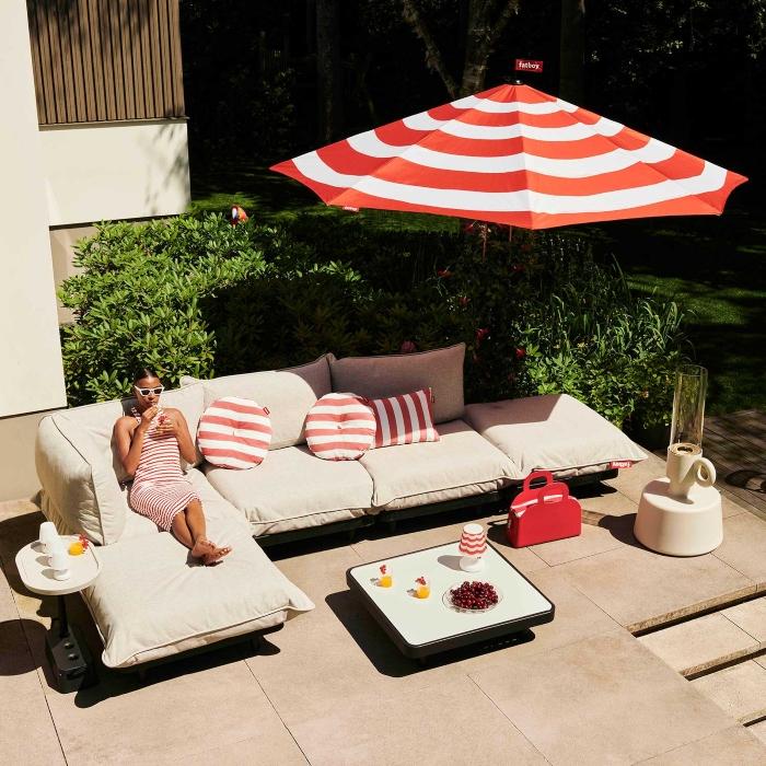 Gartenmöbel Materialien: 6 heiße Anwärter für die Outdoor-Saison 1 Das modulare Fatboy Paletti-System in hellem Beige. Hier über Eck. Genutzt werden Stahl und Polypropylen als Gartenmöbel Materialien.