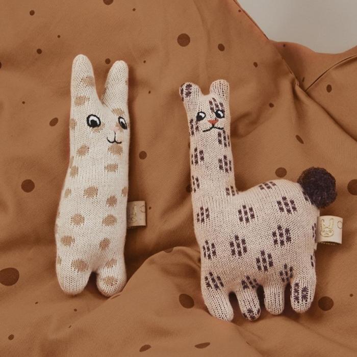 OYOY – Lama Babyrassel | Stofftier mit Rassel | Design: OYOY oyoy-babyrassel-lama