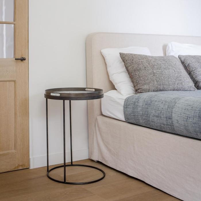 Ethnicraft Notre Monde – Tisch S rund hoch | ohne Tablett | Design: Dawn Sweitzer ethnicraft-notre-monde-tisch-s-rund-hoch