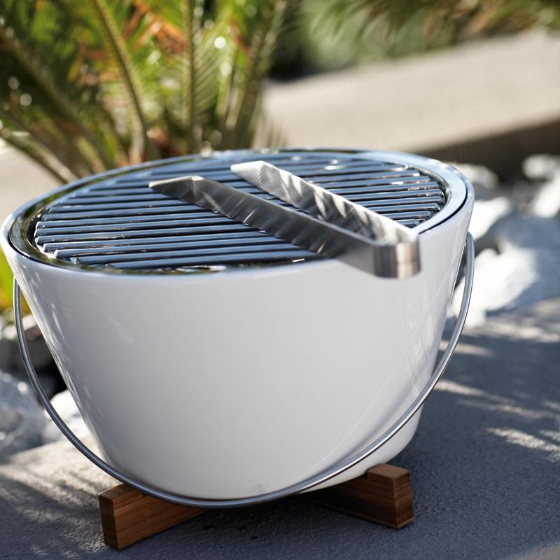 eva solo Tischgrill | Zubereiten direkt auf dem Tisch | Design: Claus Jensen und Henrik Holbæk eva-solo-tischgrill outdoor-kueche-im-garten