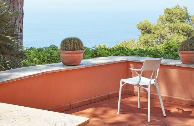 Kartell A.I. Stuhl | Design: Phillippe Starck & A.I. 