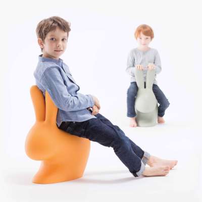 Ein Hasen-Stuhl für die Kleinen von Qeeboo