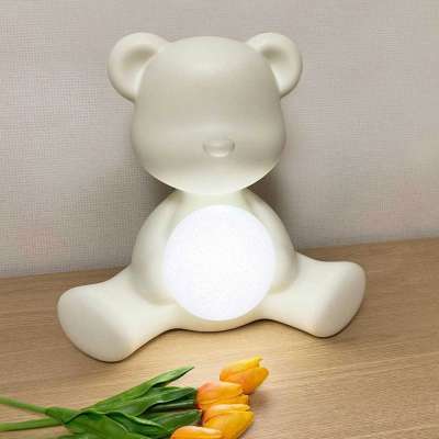 Teddy Girl Lamp ist einfach zum Knuddeln.