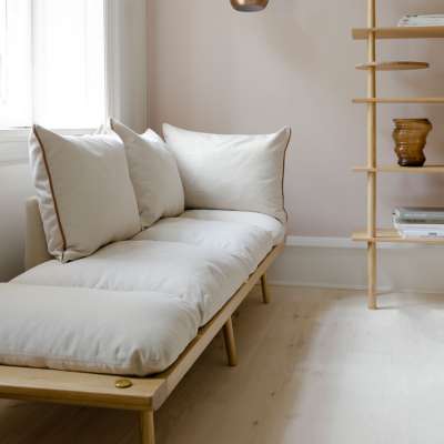 Ein 3-Sitzer von UMAGE, der überall eine gute Figur macht. Ein perfekter Vertreter des Modern Living-Trends.