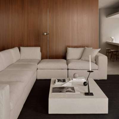 Ethnicraft Mellow besticht in seiner Schlichtheit und ist dabei doch so durchdacht. Typisch Modern Living-Trend!