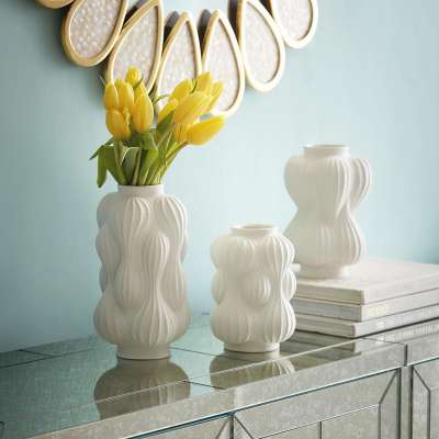 Trends 2024: kurvig, markant und farbenfroh 13 Trend 2024 Vasen: die extravagante Balloon von Jonathan Adler