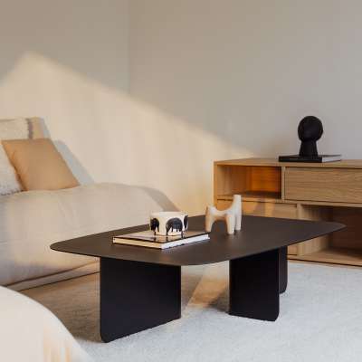 Trends 2024: kurvig, markant und farbenfroh 11 Trend 2024 curvy: der Livia Couchtisch von Metallbude