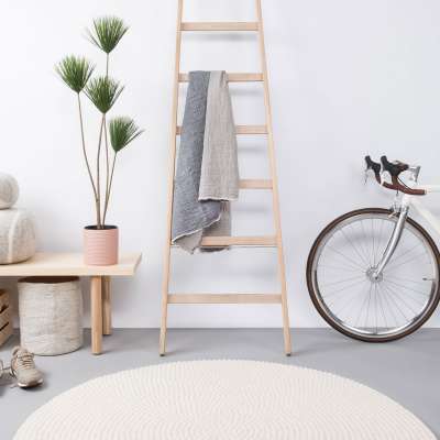 Viele, viele kleine Filzkugeln machen Linda von myfelt zu etwas ganz Besonderem. So zeitlos wie der Modern Living-Trend.