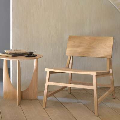 Ein Loungesessel, wie man ihn sich vorstellt: der N2 von Ethnicraft. Schöner kann man den Modern Living-Trend kaum umsetzen.