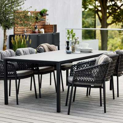 Gartenmöbel-Sets gehören zu den Top Outdoor-Möbeltrends 2024.