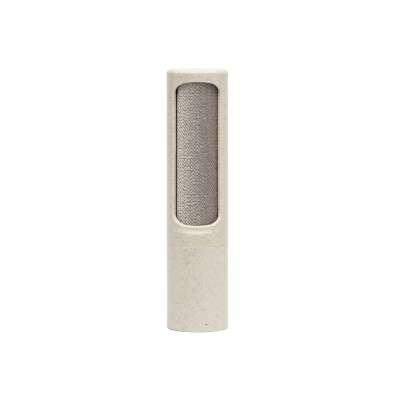 Steamery Lint Brush ist klein, praktisch und kriegt auch wirklich jede Fussel. 