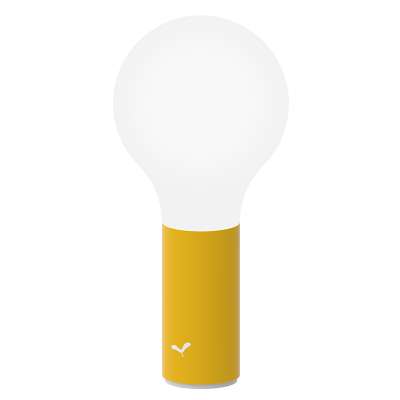 Bei der Fermob Aplo Tischleuchte sind Lichtfarbe und -intensität ganz easy einstellbar. 