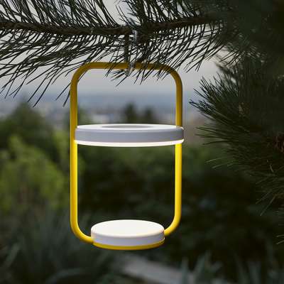 Die mobile Ulli Lampe können Sie hinstellen oder auch aufhängen. 