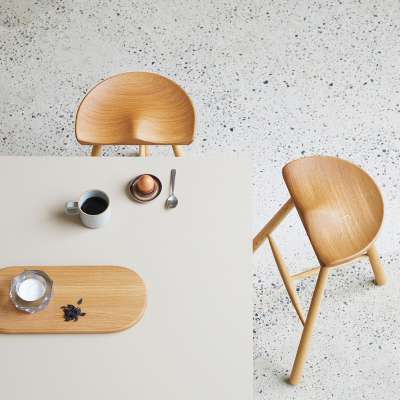 Cafécore Interieur Trend: Nicht nur für Kaffee-Fans! 13 Von diesem Barhocker möchte man gar nicht mehr aufstehen: der Shoemaker No. 68 von Form & Refine.