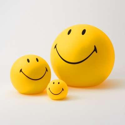Gästezimmer gestalten: So wird's einladend und gemütlich! 6 Smiley-Leuchte von Mr Maria in drei Größen.