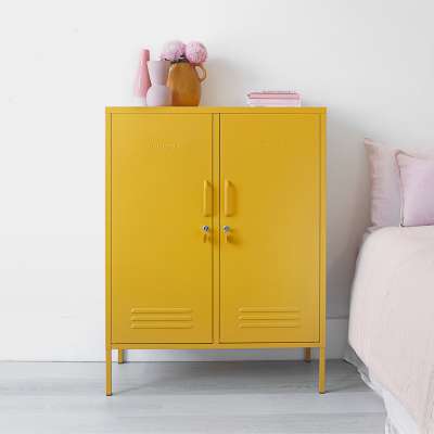 Gästezimmer gestalten: So wird's einladend und gemütlich! 10 Das Mustard Made Sideboard bietet genügend Platz für die persönlichen Gegenstände Ihrer Gäste.