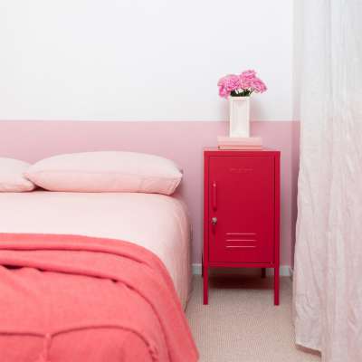 Gästezimmer gestalten: So wird's einladend und gemütlich! 9 Gästezimmer gestalten Step 4: Stauraum anbieten. Mit den bunten „Allesnehmern" von Mustard Made macht das richtig Laune.
