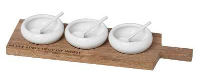 Japanisch Grillen: Fleisch, Fisch & Co. mal anders 4 Japanisch Grillen: Räder hat für Salz, Kräuter und Dip ein schlichtes Porzellanschalen-Set.