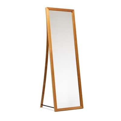 Gästezimmer gestalten: So wird's einladend und gemütlich! 23 We Do Wood reduziert den Standspiegel auf das Wesentliche. Und so ist der Framed Mirror aus Holz und Stahl einfach minimalistisch schön.