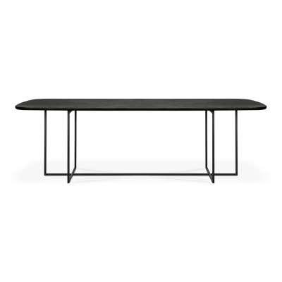 Italian Style – Wohnen mit Riviera-Chic 4 Groß, schwarz und very Italian. Der Ethnicraft Arc Tisch.